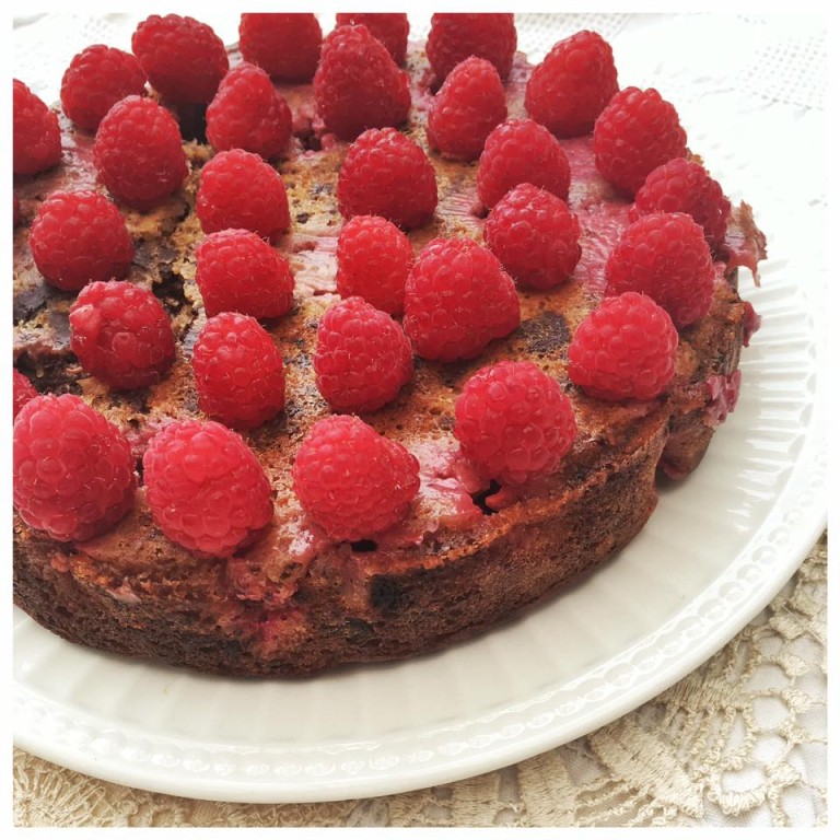 Raspberry + Dark Chocolate Cake - My Clean Treats